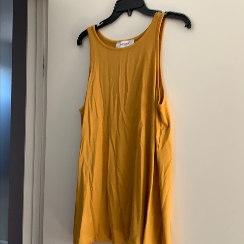Mustard colored tee